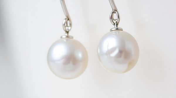 Boucles d'oreilles nacre : douceur et élégance au quotidien